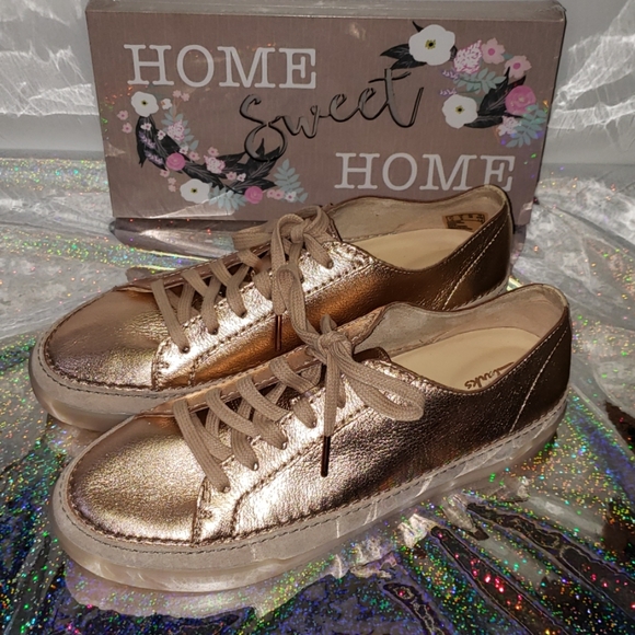 clarks sneakers womens gold
